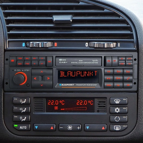 Blaupunkt Frankfurt RCM 82 DAB retro car radio with Bluetooth DAB USB MP3 AUX inputs