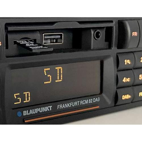 Blaupunkt Frankfurt RCM 82 DAB retro car radio with Bluetooth DAB USB MP3 AUX inputs
