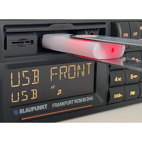 Blaupunkt Frankfurt RCM 82 DAB retro car radio with Bluetooth DAB USB MP3 AUX inputs